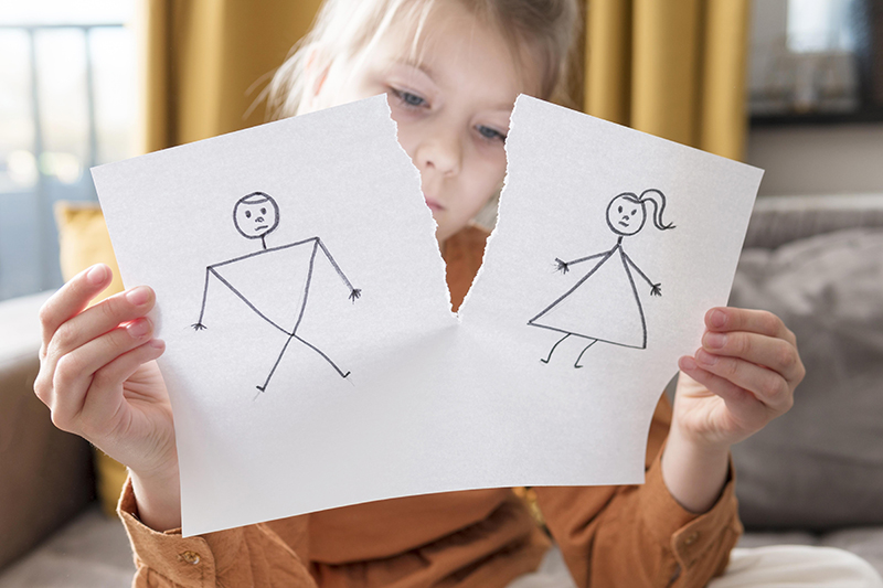 Comment le divorce des parents affecte-t-il les enfants et comment le ...